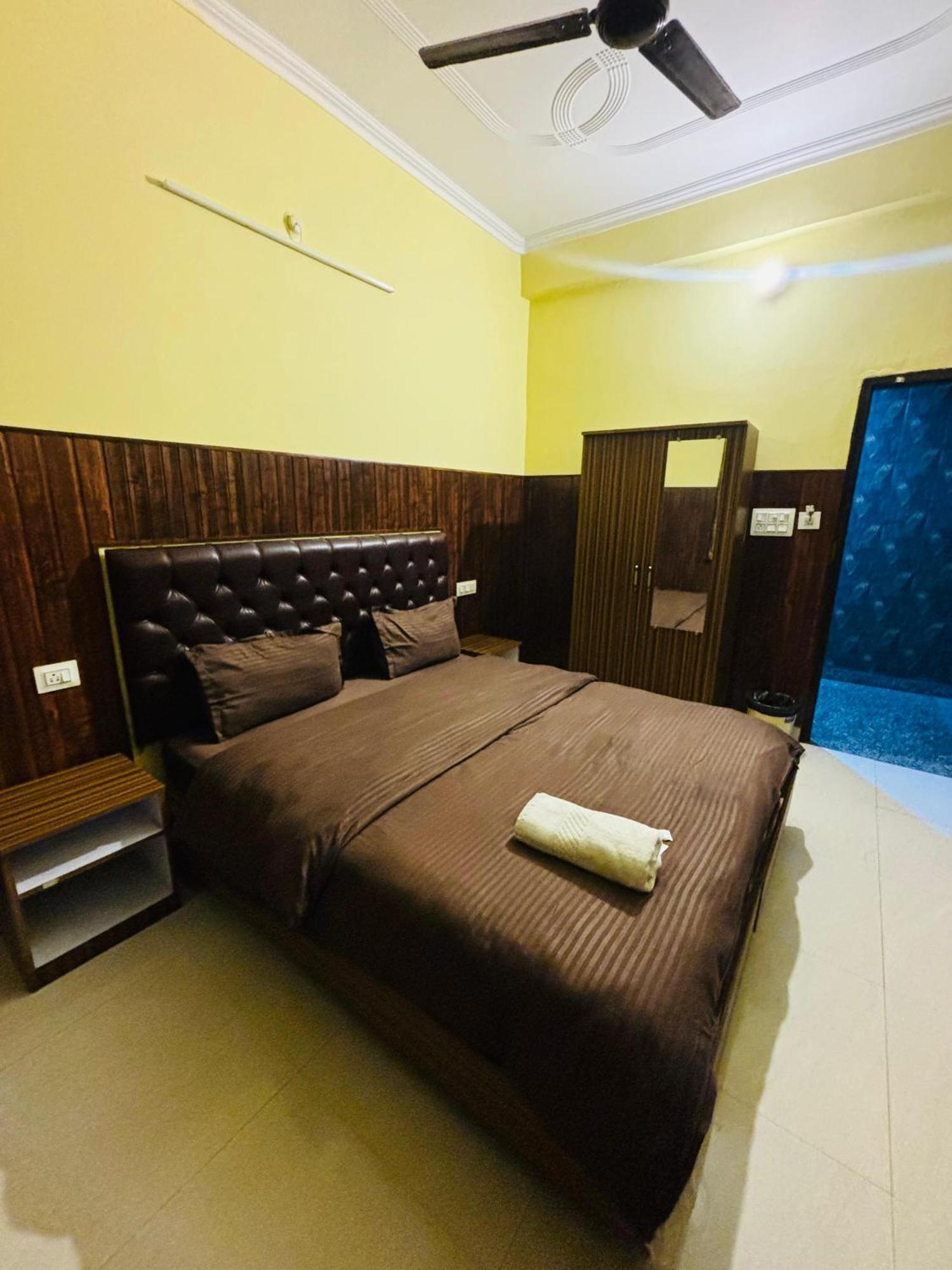 Hotel Manohar Rishīkesh Buitenkant foto